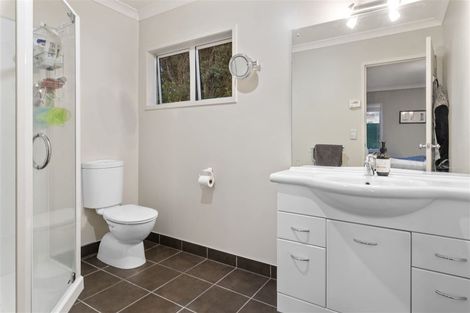 Photo of property in 16 Kittiwake Drive, Schnapper Rock, Auckland, 0632