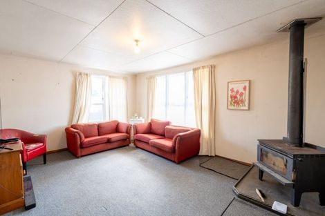 Photo of property in 18 Exeter Crescent, Takaro, Palmerston North, 4412