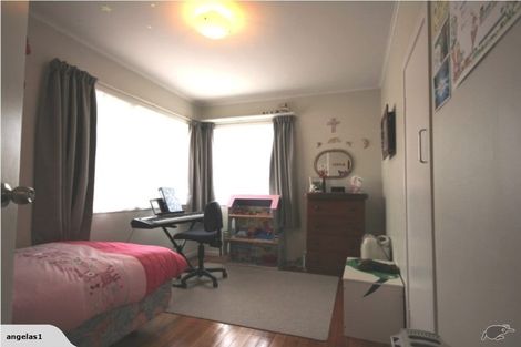 Photo of property in 44 Amberley Avenue, Te Atatu South, Auckland, 0610