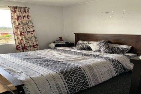 Photo of property in 11 Surman Place, Glen Eden, Auckland, 0602