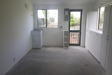 Photo of property in 24a Holiday Road, Stanmore Bay, Whangaparaoa, 0932