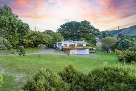 Photo of property in 306 South Makara Road, Makara, Karori, 6972