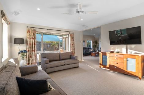 Photo of property in 4 Dinglebay Place, Casebrook, Christchurch, 8051