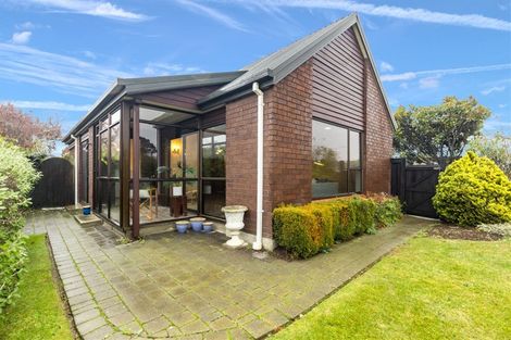 Photo of property in 6 Westgrove Avenue, Avonhead, Christchurch, 8042