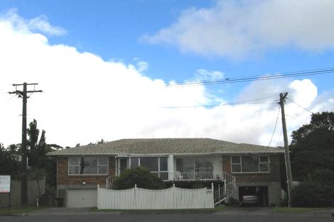 Photo of property in 8 Hillary Heights Avenue, Glendene, Auckland, 0602