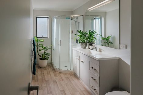 Photo of property in 76 Maire Road, Orewa, 0931