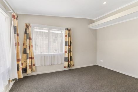 Photo of property in 11 Paton Avenue, Te Atatu South, Auckland, 0610