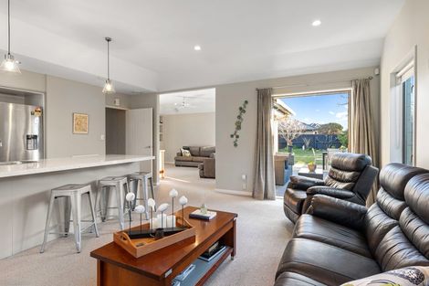 Photo of property in 4 Dinglebay Place, Casebrook, Christchurch, 8051