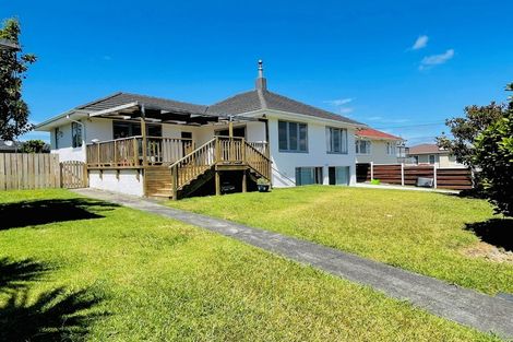 Photo of property in 10 Murray Road, Te Atatu Peninsula, Auckland, 0610