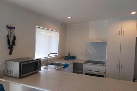 Photo of property in 6 Frank Bunce Grove, Flat Bush, Auckland, 2019