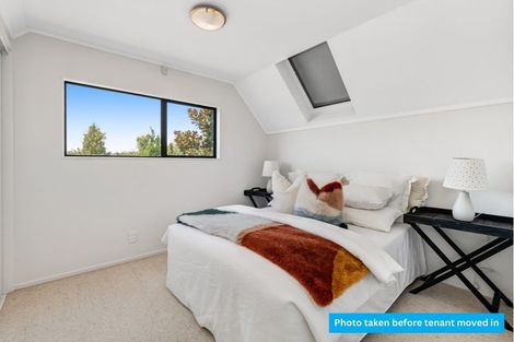 Photo of property in 1/1 Tern Place, Unsworth Heights, Auckland, 0632