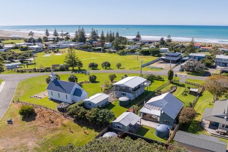 Photo of property in 22 Pinedale Crescent, Riversdale Beach, Masterton, 5872