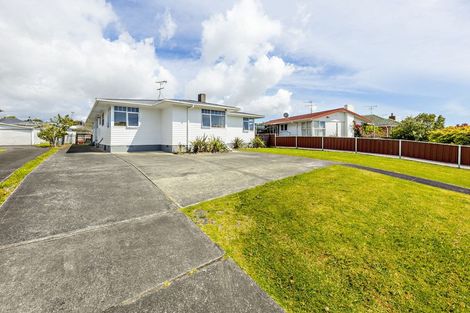 Photo of property in 35 Gossamer Drive, Pakuranga Heights, Auckland, 2010
