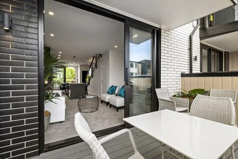 Photo of property in 2/19 Windlass Street, Long Bay, Auckland, 0630