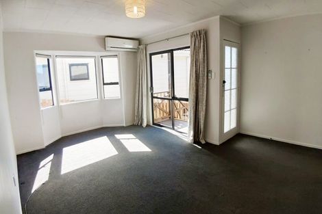 Photo of property in 2/1 Landsdale Place, Massey, Auckland, 0614