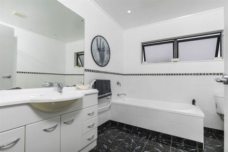 Photo of property in 7 San Vito Place, Henderson, Auckland, 0612