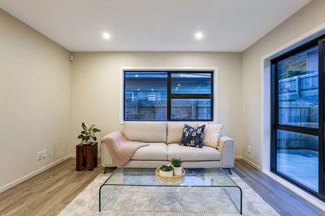 Photo of property in 41 Farnworth Terrace, Glenside, Wellington, 6037