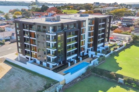 Photo of property in Frank Sargeson Apts, 406/80 Anzac Street, Takapuna, Auckland, 0622