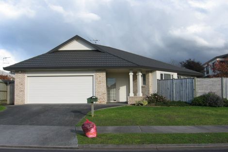 Photo of property in 4 Naul Place, East Tamaki Heights, Auckland, 2016