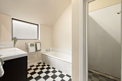 Photo of property in 35 Burma Road, Khandallah, Wellington, 6035