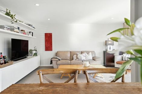 Photo of property in 2/256 Innes Road, St Albans, Christchurch, 8052