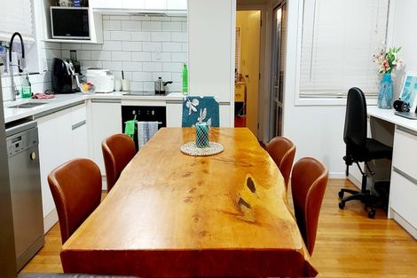 Photo of property in 4 Paton Avenue, Te Atatu South, Auckland, 0610