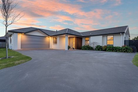 Photo of property in 6 Greenridge Lane, Merrilands, New Plymouth, 4312