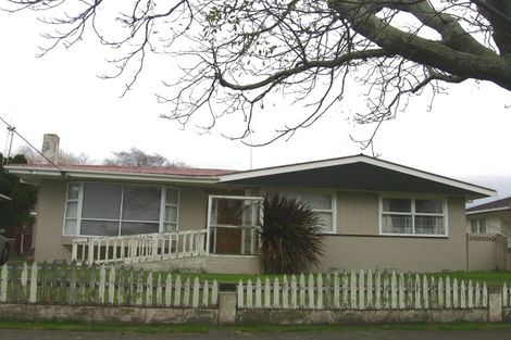 Photo of property in 33 Peters Avenue, Cloverlea, Palmerston North, 4412