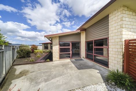 Photo of property in 40 Geneva Terrace, Kelvin Grove, Palmerston North, 4414