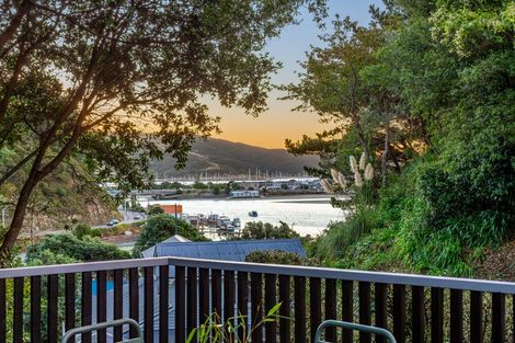 Photo of property in 49 Bayview Road, Paremata, Porirua, 5024