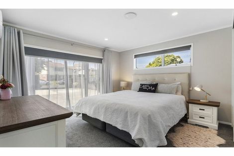 Photo of property in 43 Archmillen Avenue, Pakuranga Heights, Auckland, 2010