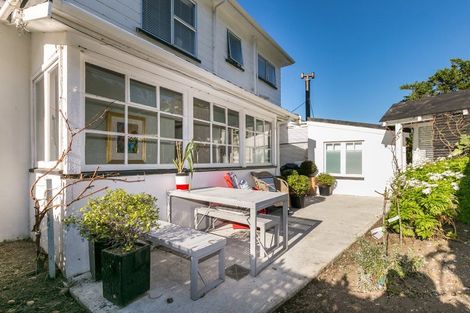 Photo of property in 281 Queens Drive, Lyall Bay, Wellington, 6022
