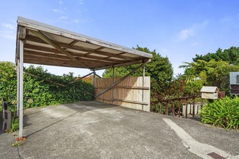 Photo of property in 32b Cheltenham Terrace, Newlands, Wellington, 6037