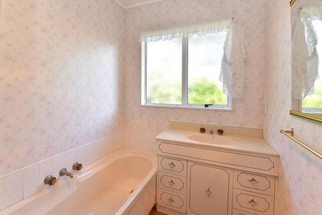 Photo of property in 2/71 Browns Bay Road, Browns Bay, Auckland, 0630