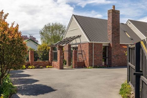 Photo of property in 8a Ringwood Place, Avonhead, Christchurch, 8042