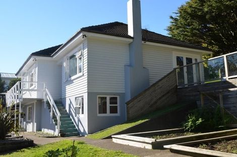 Photo of property in 15 Horokiwi Road West, Newlands, Wellington, 6037