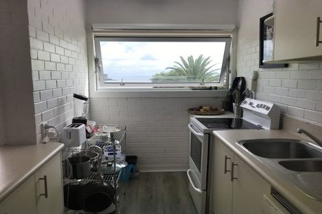 Photo of property in Seaview Apartments, 8/64 Milford Road, Milford, Auckland, 0620