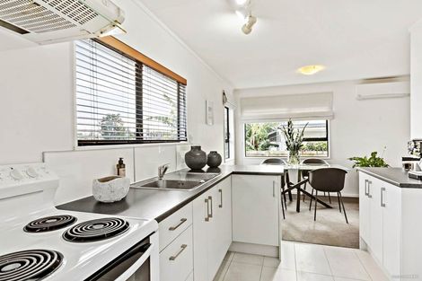 Photo of property in 15 Margan Avenue, New Lynn, Auckland, 0600
