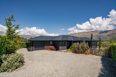 Photo of property in 19 Matipo Street, Wanaka, 9305