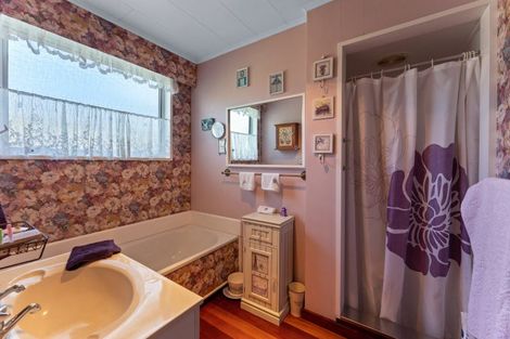 Photo of property in 4 Lincoln Grove, Wainuiomata, Lower Hutt, 5014