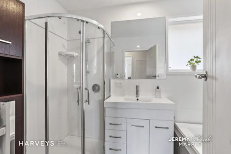 Photo of property in 21 Scotstoun Place, Glen Eden, Auckland, 0602