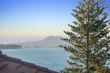 Photo of property in 1 Rangitoto View Road, Cockle Bay, Auckland, 2014