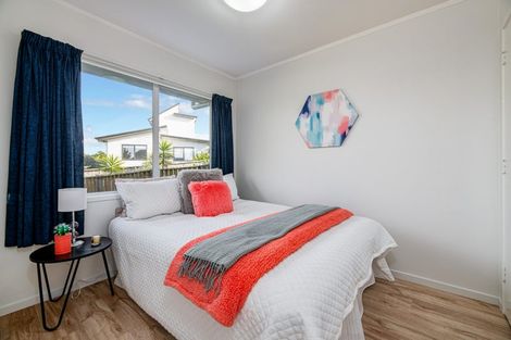 Photo of property in 2/50 Makora Road, Massey, Auckland, 0614