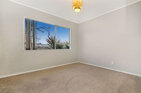 Photo of property in 2 Sunlands Drive, Manurewa, Auckland, 2102