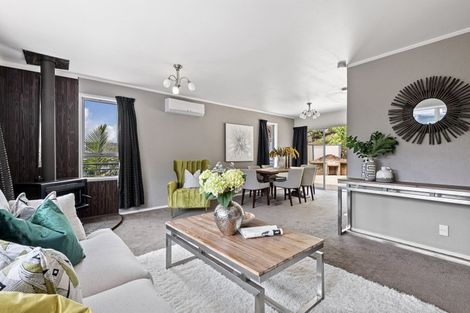 Photo of property in 76 Ayton Drive, Totara Vale, Auckland, 0629