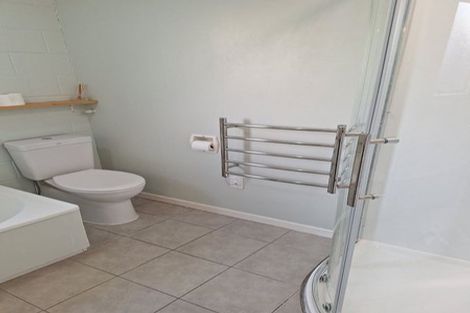 Photo of property in 17a Kingsbridge Place, Newlands, Wellington, 6037