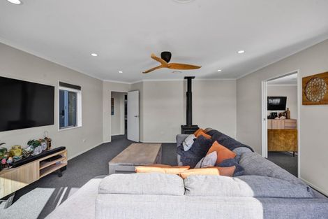 Photo of property in 9a Dolphin Parade, Bell Block, New Plymouth, 4312