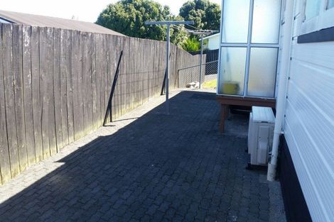 Photo of property in 41 Hobsonville Road, West Harbour, Auckland, 0618