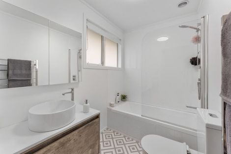 Photo of property in 107f2 Allington Road, Karori, Wellington, 6012