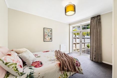 Photo of property in 10 Todman Street, Brooklyn, Wellington, 6021